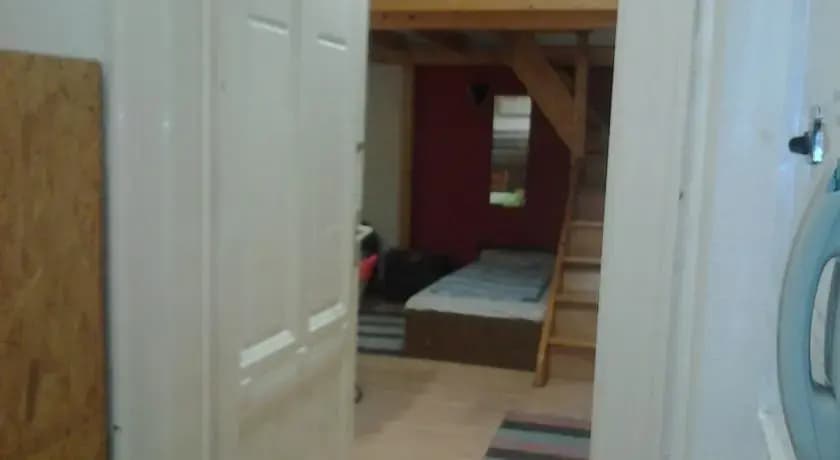 Amber Guesthouse - photo 2