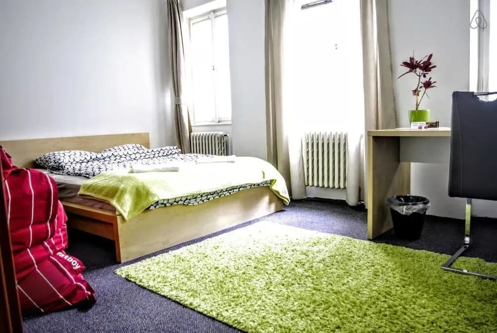 Quiet Courtyard Apartment - photo 4