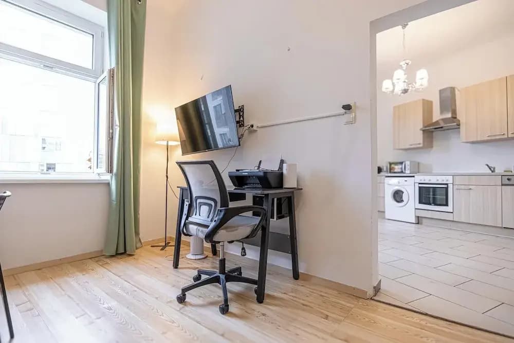 Spacious 1BR Apt Near Danube - photo 2