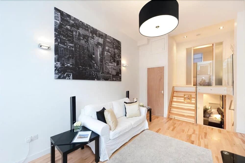 Henderson Street Apartment - photo 2