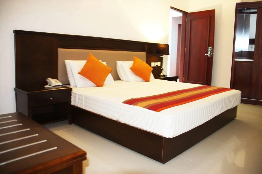 Sai Sea City Hotel - photo 4