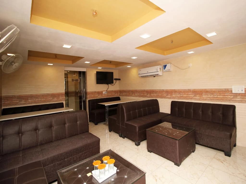 OYO 4883 Duke Hotel - photo 2