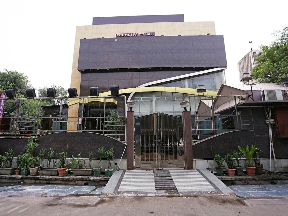 Hotel Lagoona and Banquet Hall - photo 17