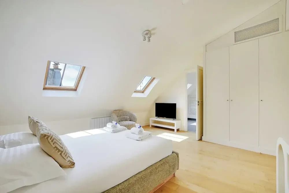 Apt a/c 3br/6p - Saint-lazare/les Champs Elysee - photo 3