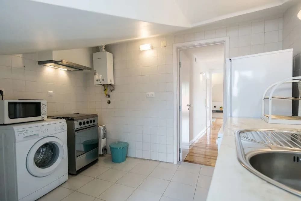 Comfortable and Trendy Lisbon Apartment - photo 16