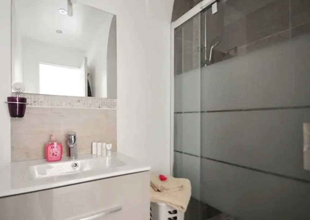 A Gorgeous, 2-bedroom Apartment in a Villa With Beautiful sea View and - photo 6