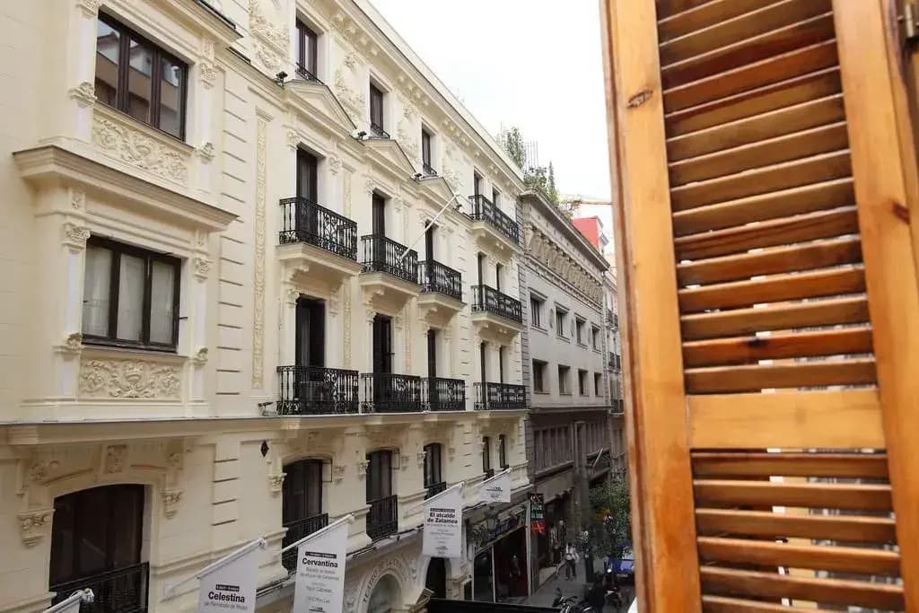 LH Plaza Santa Ana - main photo