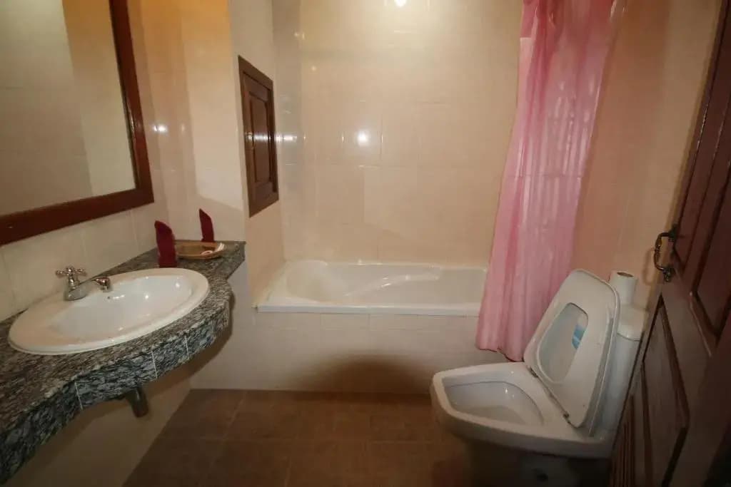 Mom's Guesthouse - photo 11