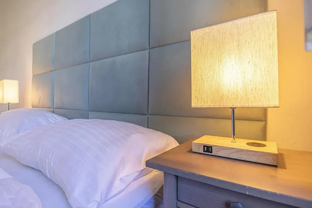 Chic 2BR Retreat Near Belvedere Palace - photo 3