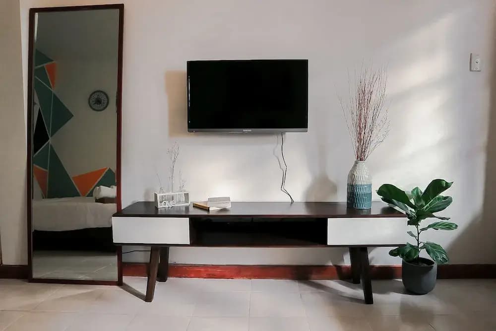 The Downtown Homestay - photo 2