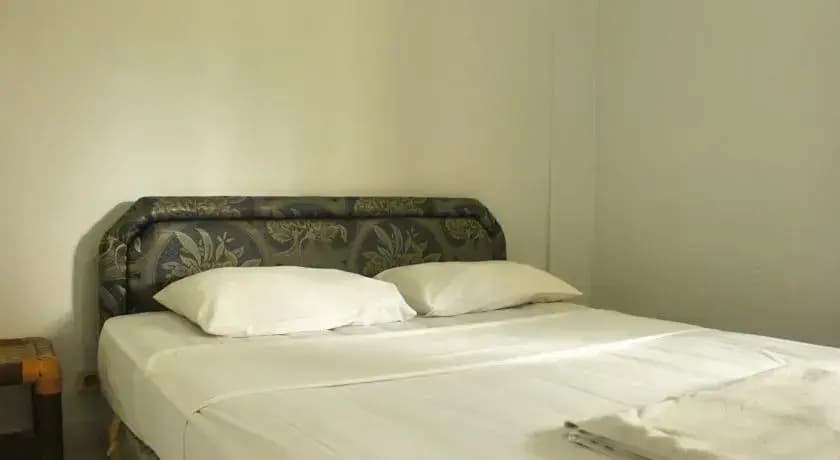 Ned's Hide-Away - photo 3