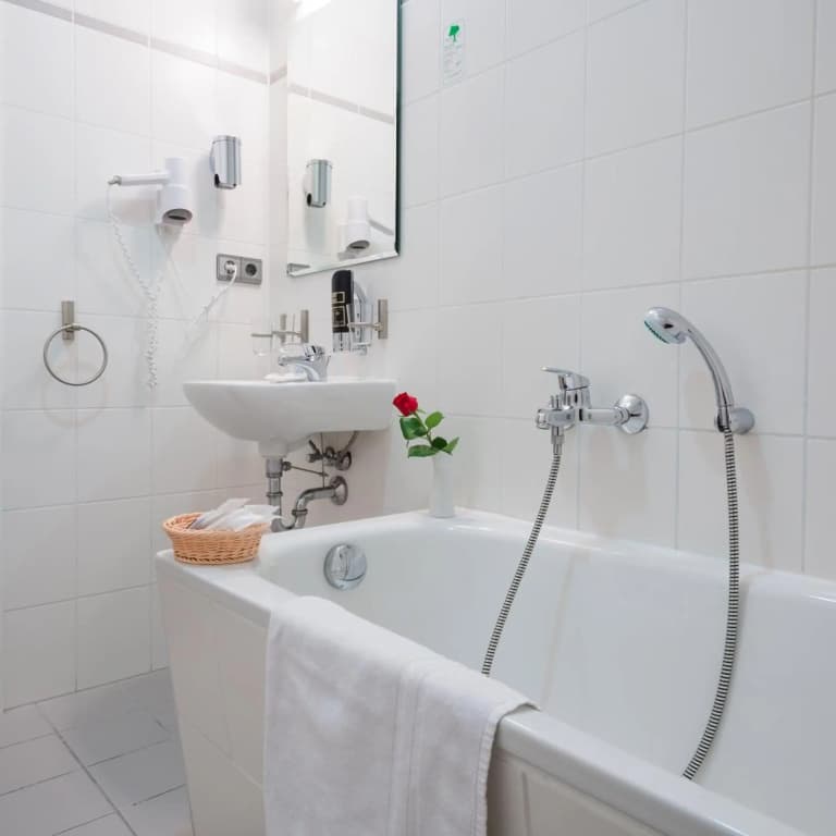 Upper Room Hotel Kurfurstendamm - photo 50