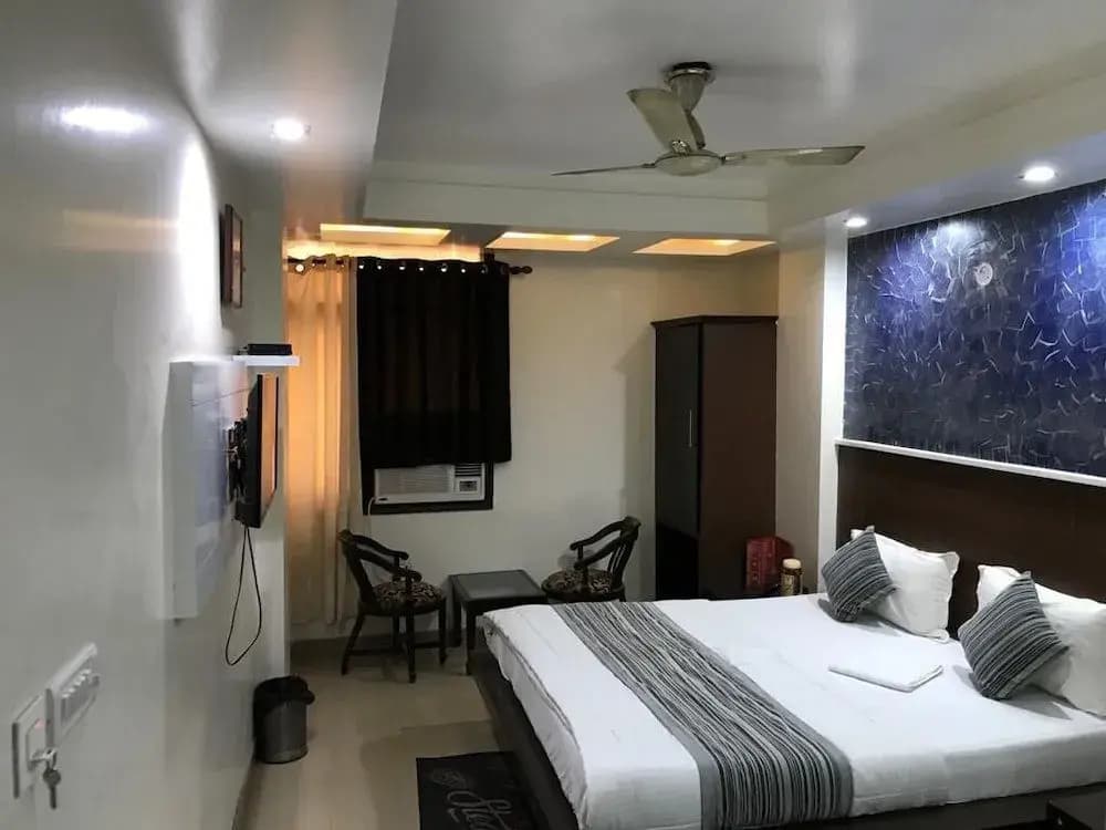 Hotel Udhav Palace - photo 6