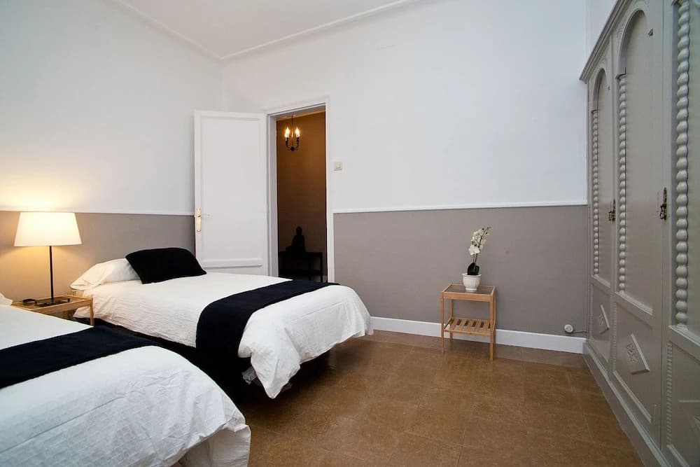 Cute & Spacious Eixample Apartment - photo 3
