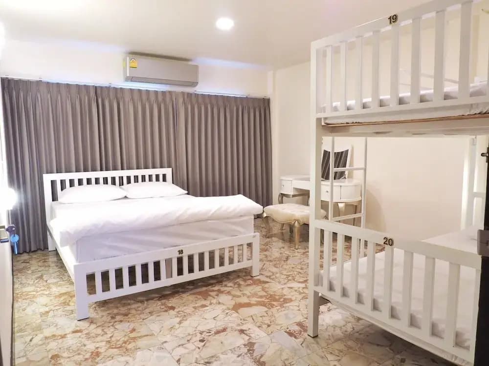 Esse Hostel - photo 2