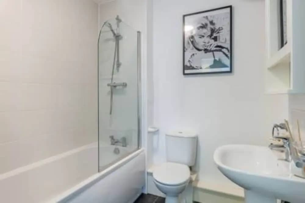 Modern 2 Bedroom Property in Stylish Complex - photo 7