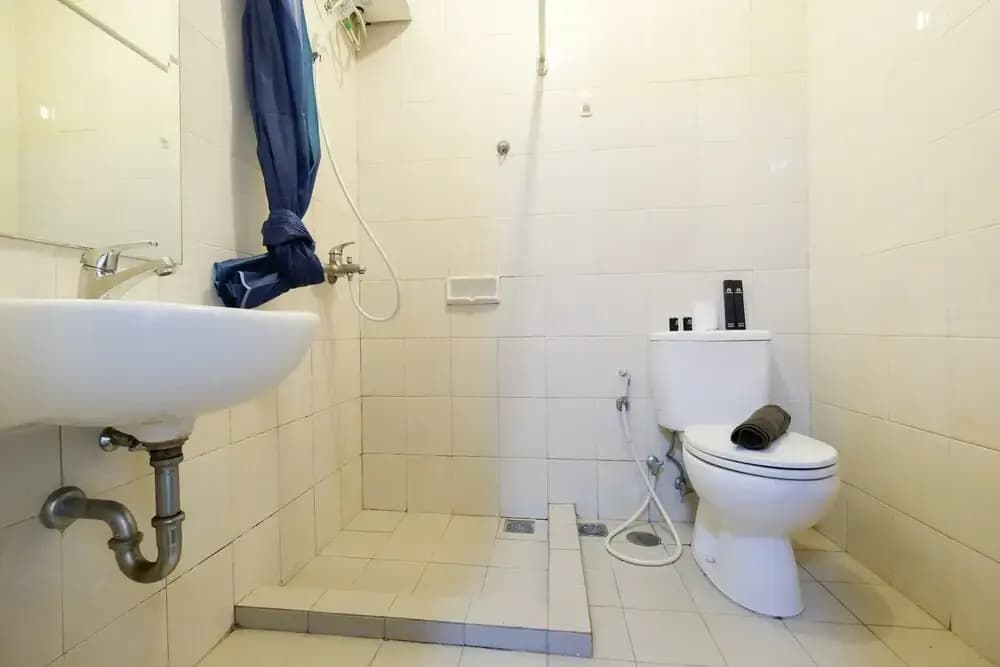 Compact Minimalist 1BR Apartment at Thamrin Residence - photo 8