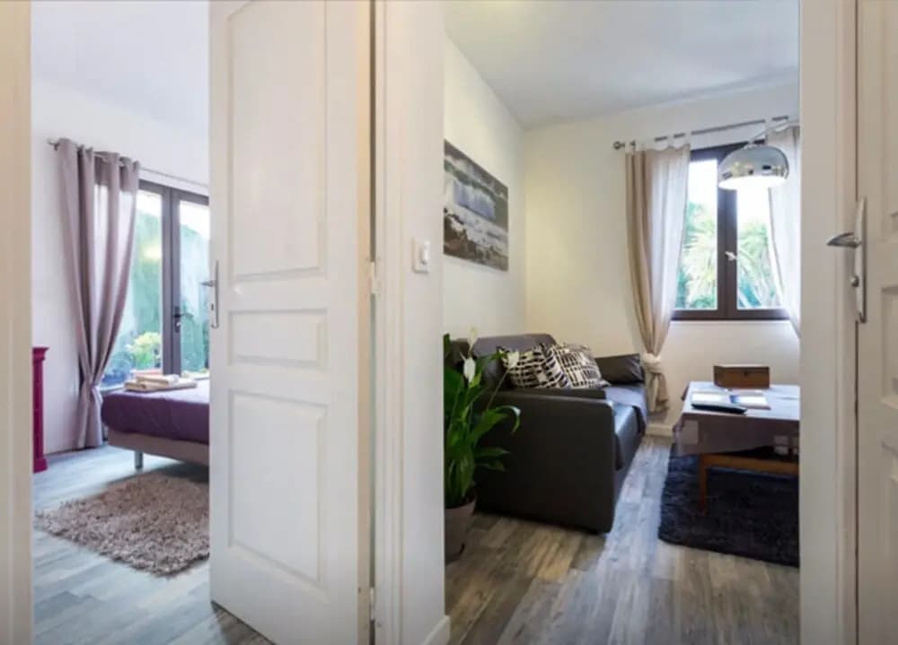 A Gorgeous, 2-bedroom Apartment in a Villa With Beautiful sea View and - photo 5