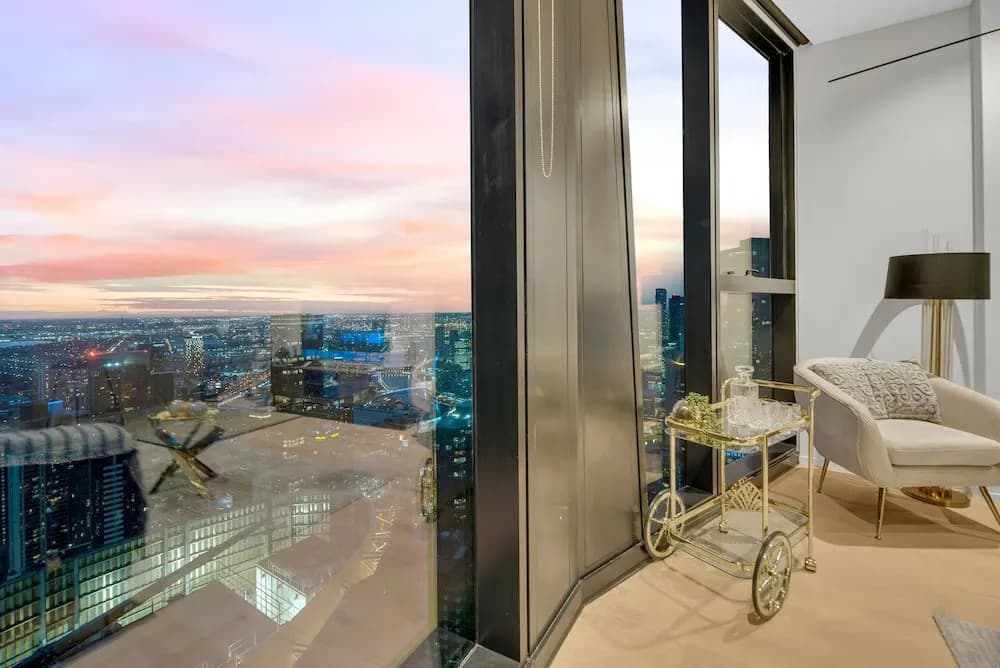 Melbourne Square Apartments - photo 8