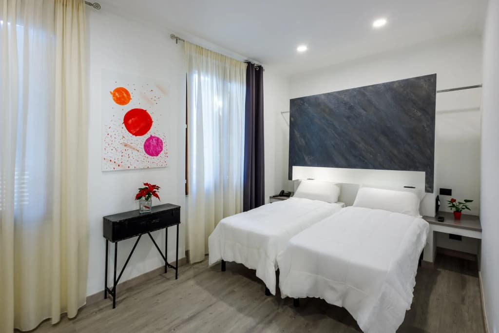 Crossroad Hotel - photo 3