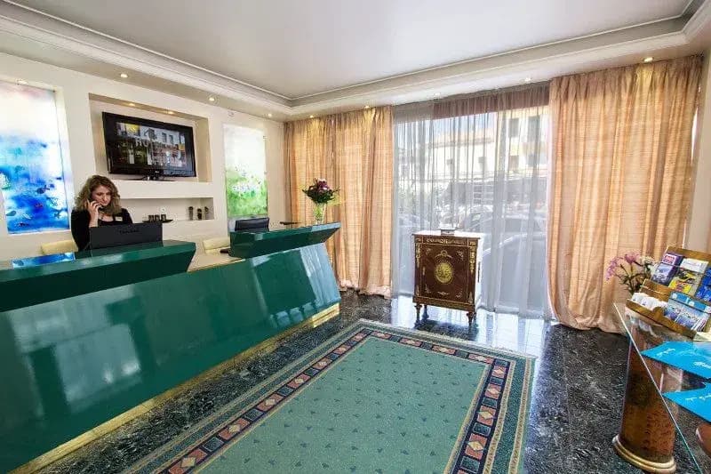Triton Hotel Piraeus - photo 4