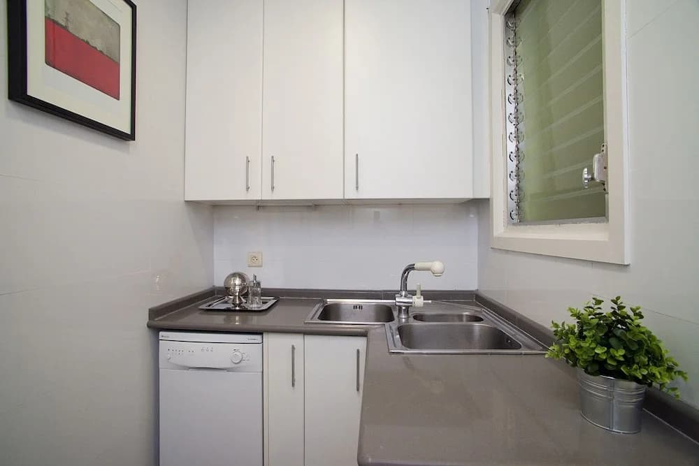 Cute & Spacious Eixample Apartment - photo 16