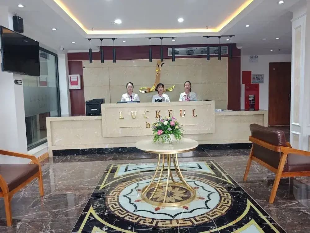 Luckful Hotel - photo 2
