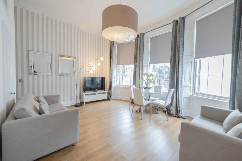 Edinburgh Castle Apartments and Suites - photo 5