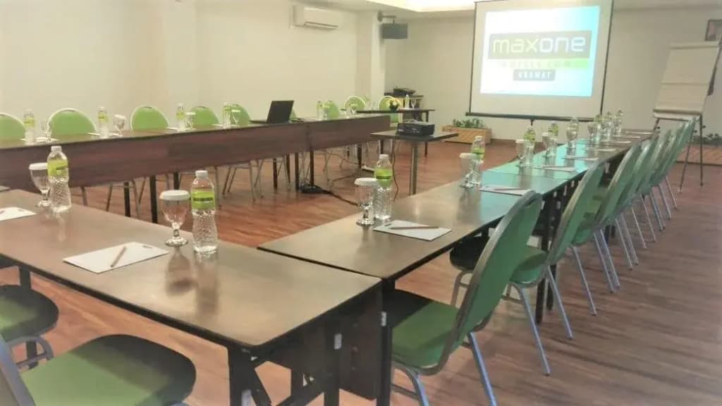 MaxOneHotels.com @ Kramat - photo 18