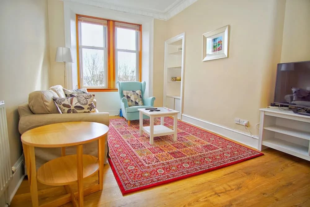 Bright & Spacious Flat 4 in Newhaven - photo 5