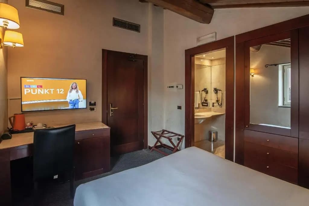 Hotel Accademia - photo 50