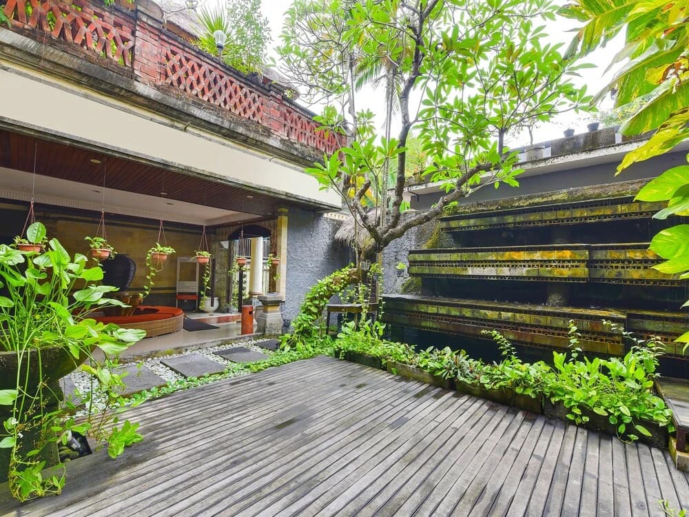 Super OYO Townhouse Oak Maxi Hotel Legian - photo 14