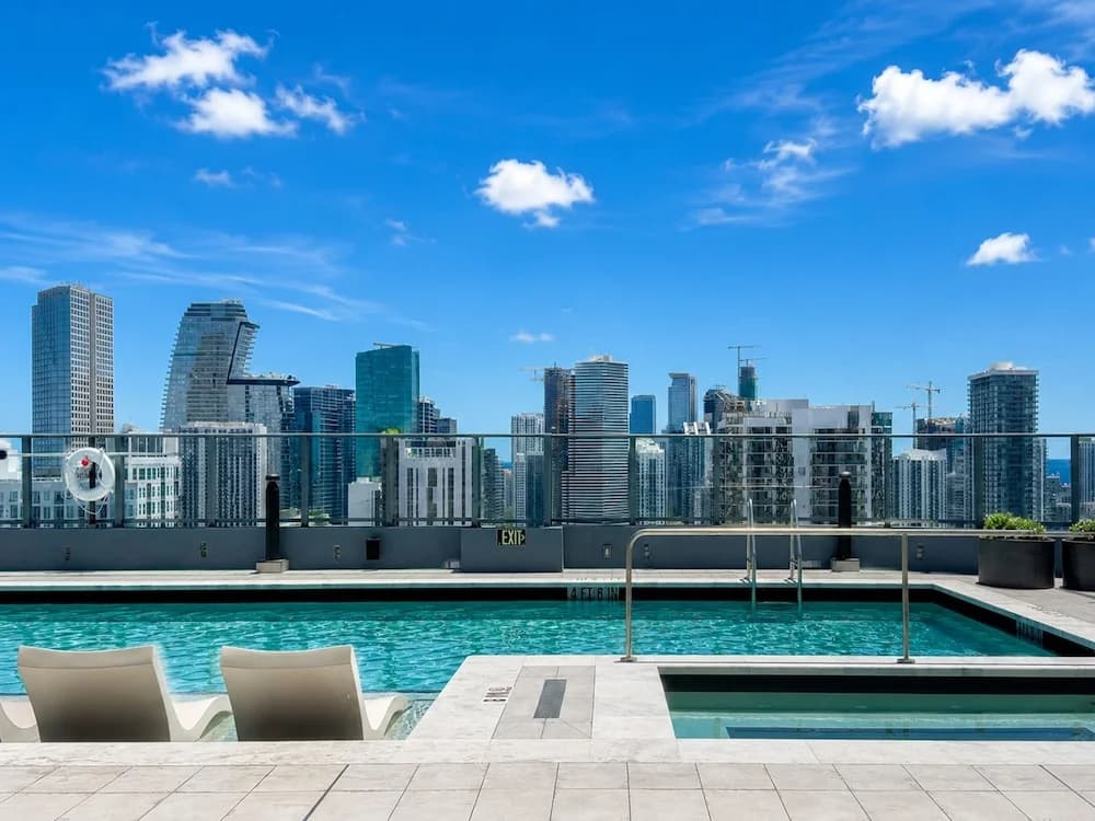 Sky Studio 34 Rooftop Pool Panoramic Views - photo 12