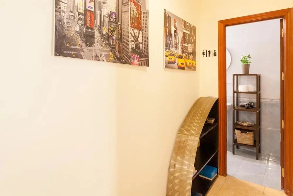 Cozy Urban Apt. Historic District - Sol - photo 13