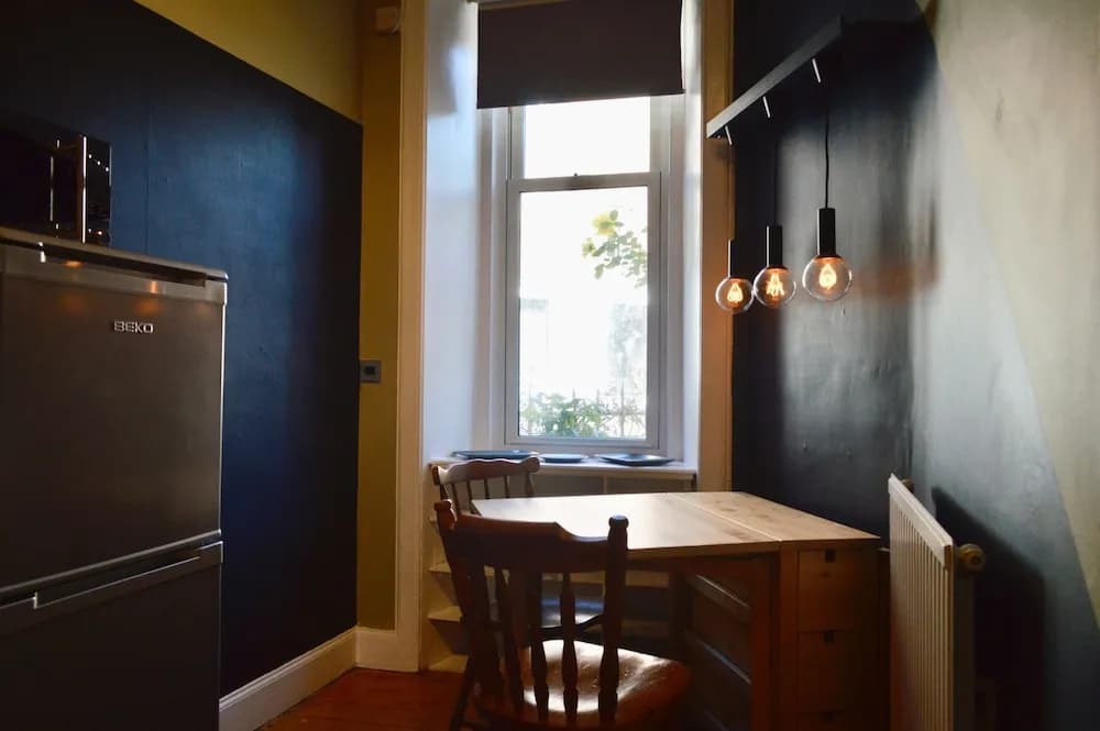 Spacious Leith Flat - photo 4
