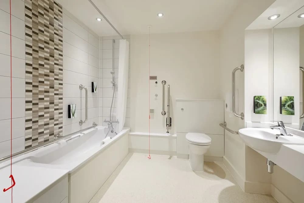 Premier Inn Edinburgh Park - Airport - photo 10