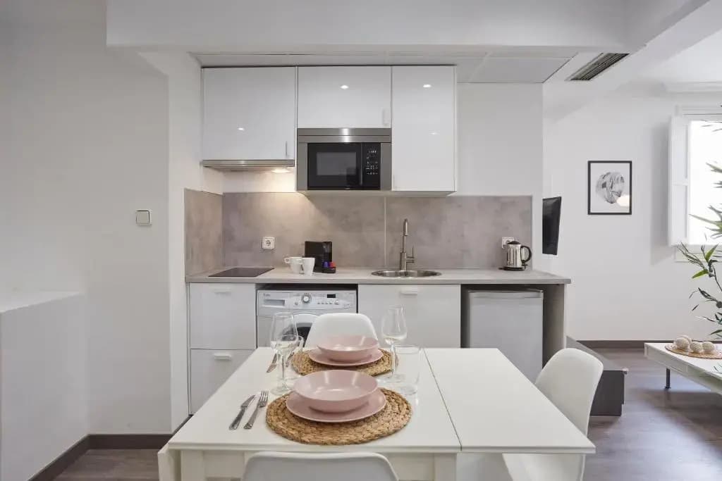 LEEWAYS APARTMENT VI in ALCALA 99 - photo 8