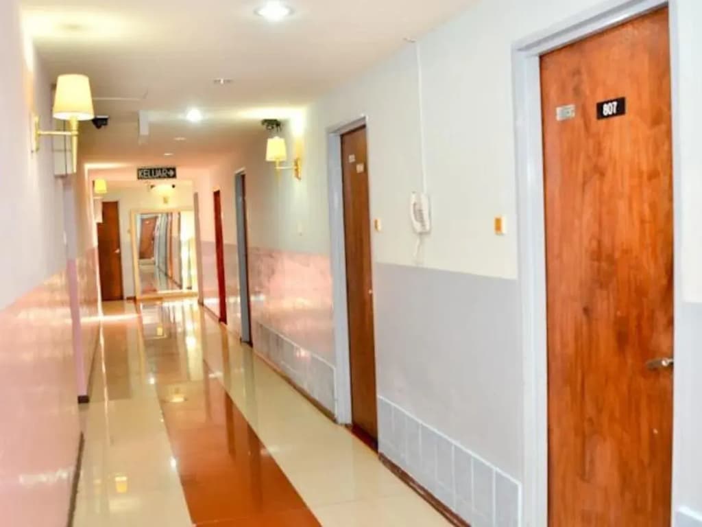 J & J Hotel - photo 9