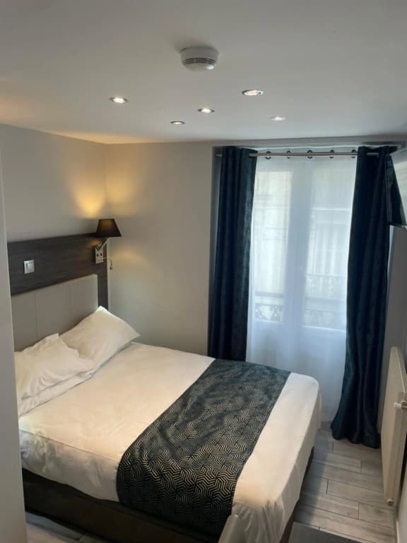 Mary's Hotel République - photo 17
