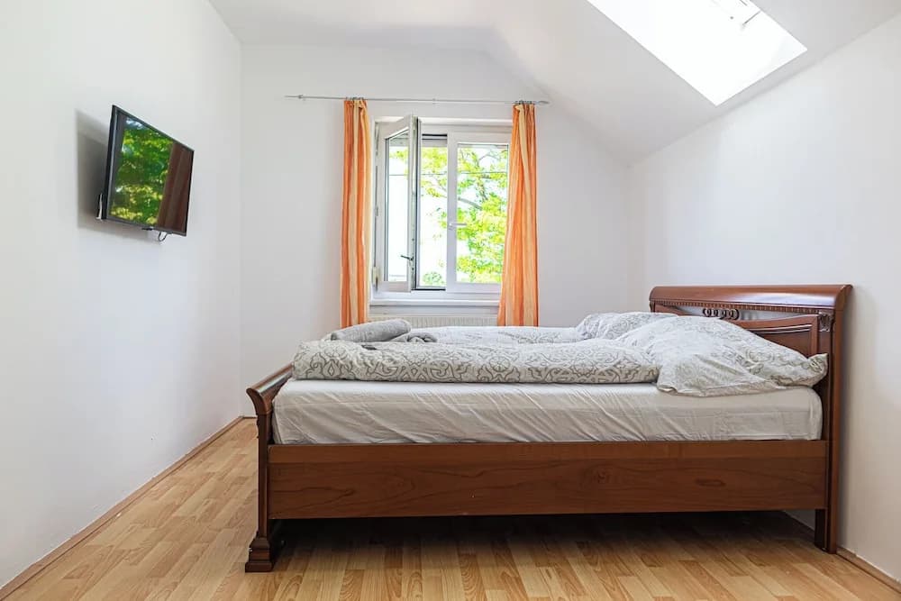 Spacious Garden Villa | 16 Guests - photo 19