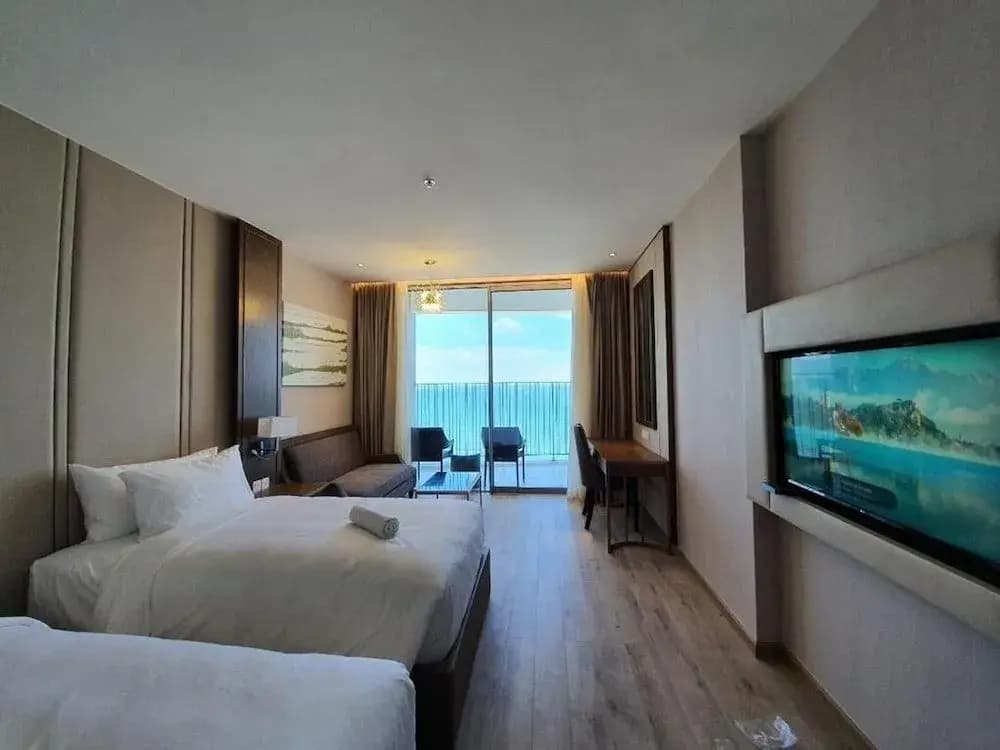 CC Panorama Hotel - photo 3