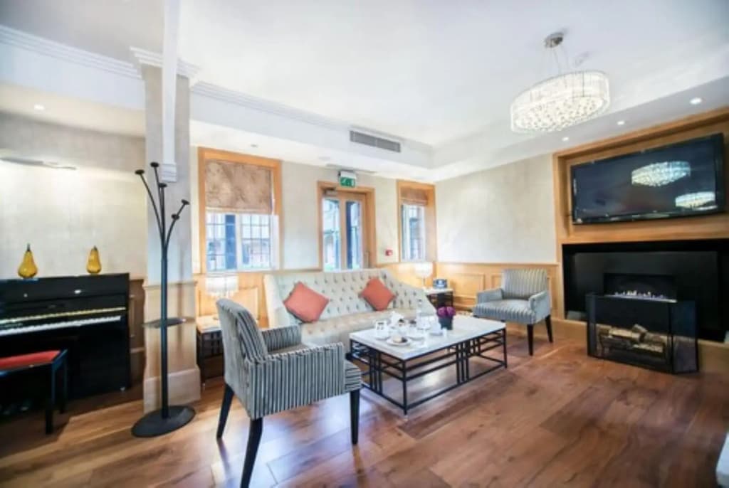 The Pillar Hotel - photo 17
