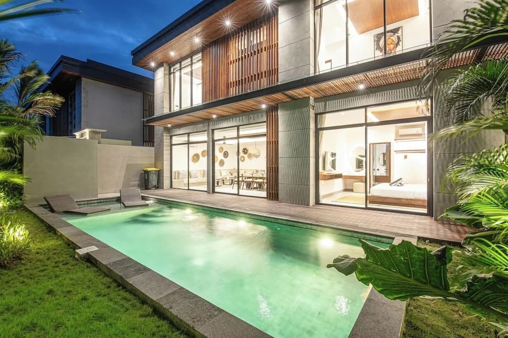 Exquisite 5BR Canggu Villa Steps From the Beach - photo 14