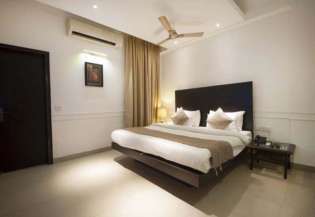 Hotel Lav-Kush - photo 3