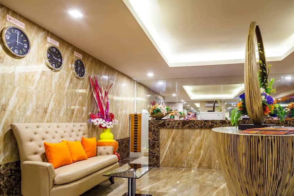 Sunset Apartments - photo 2