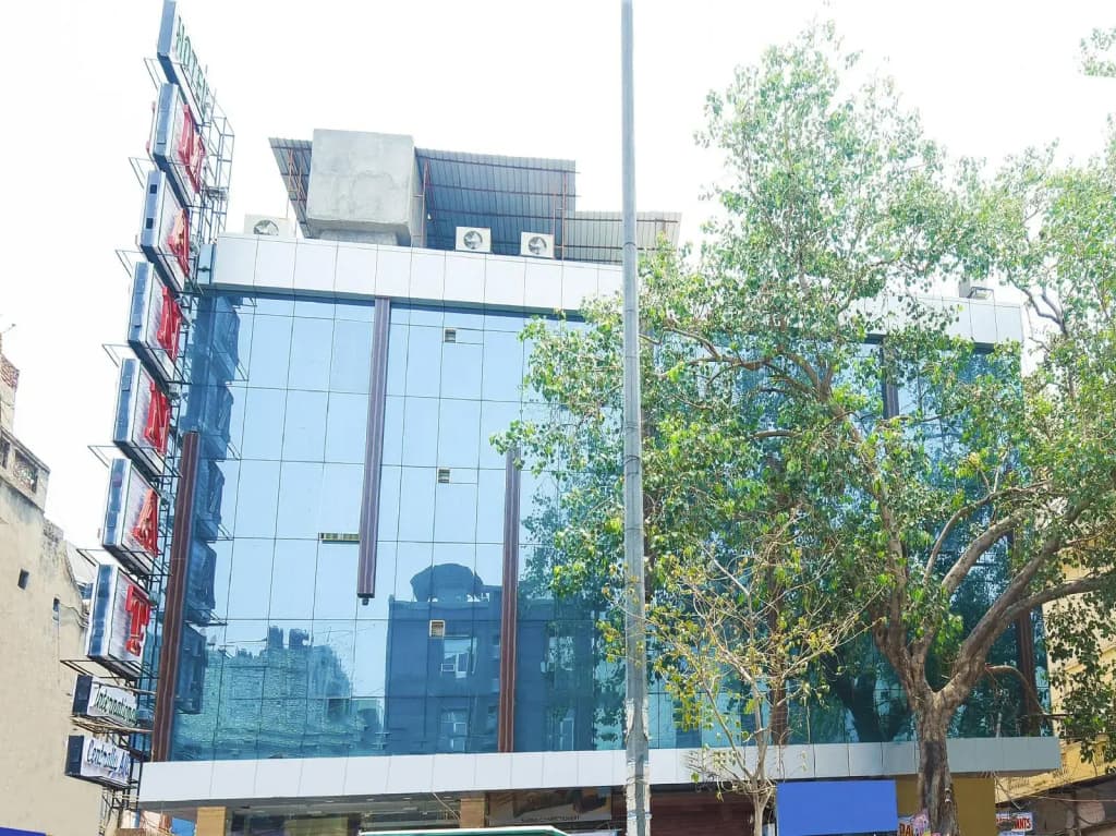 OYO 14831 hotel mannat - photo 1