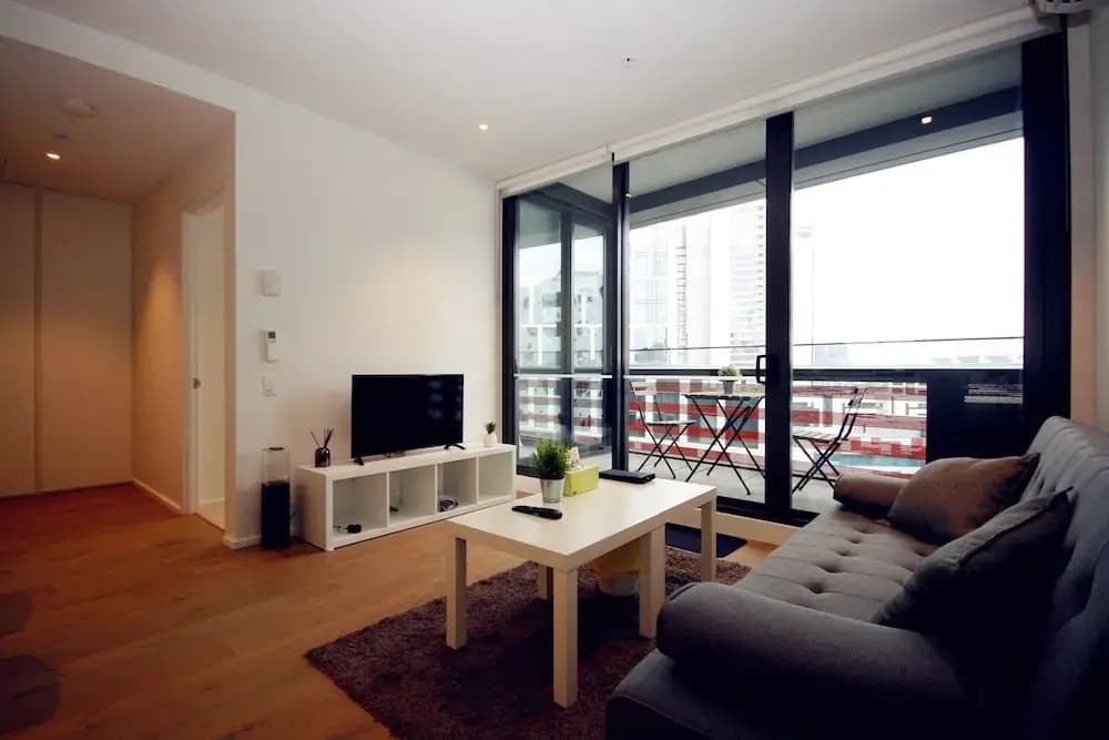 Onelife Docklands Luxury Apartment - photo 4