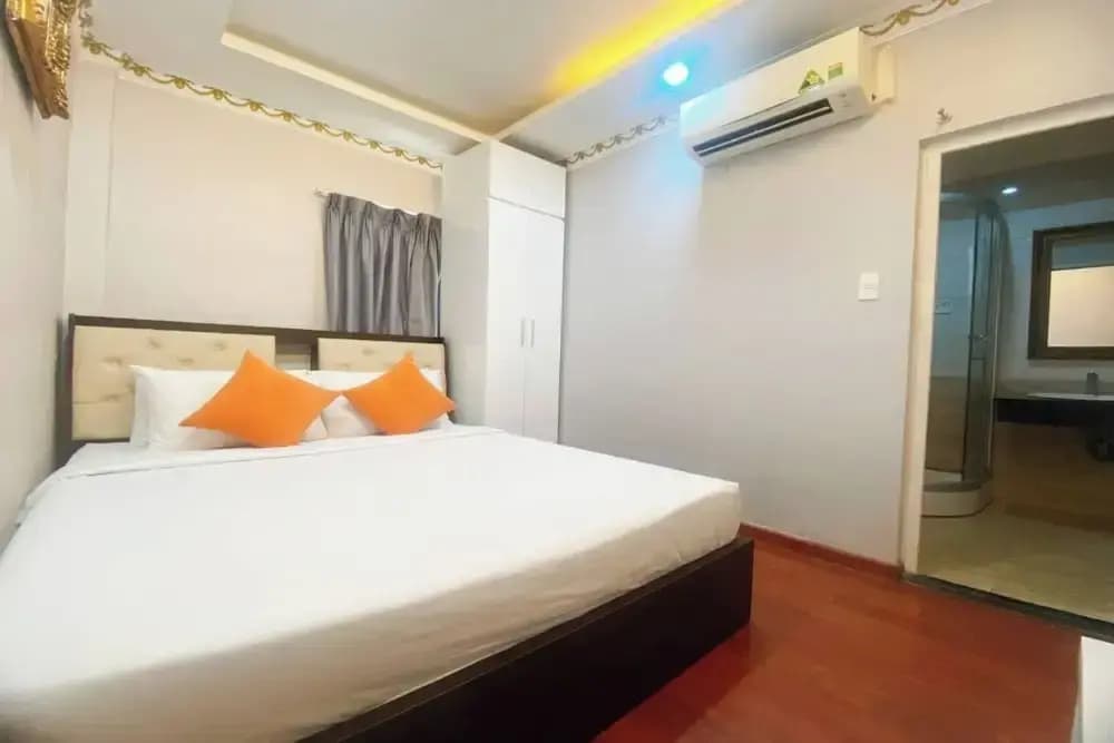 Crowne Bui Vien Hotel - photo 40