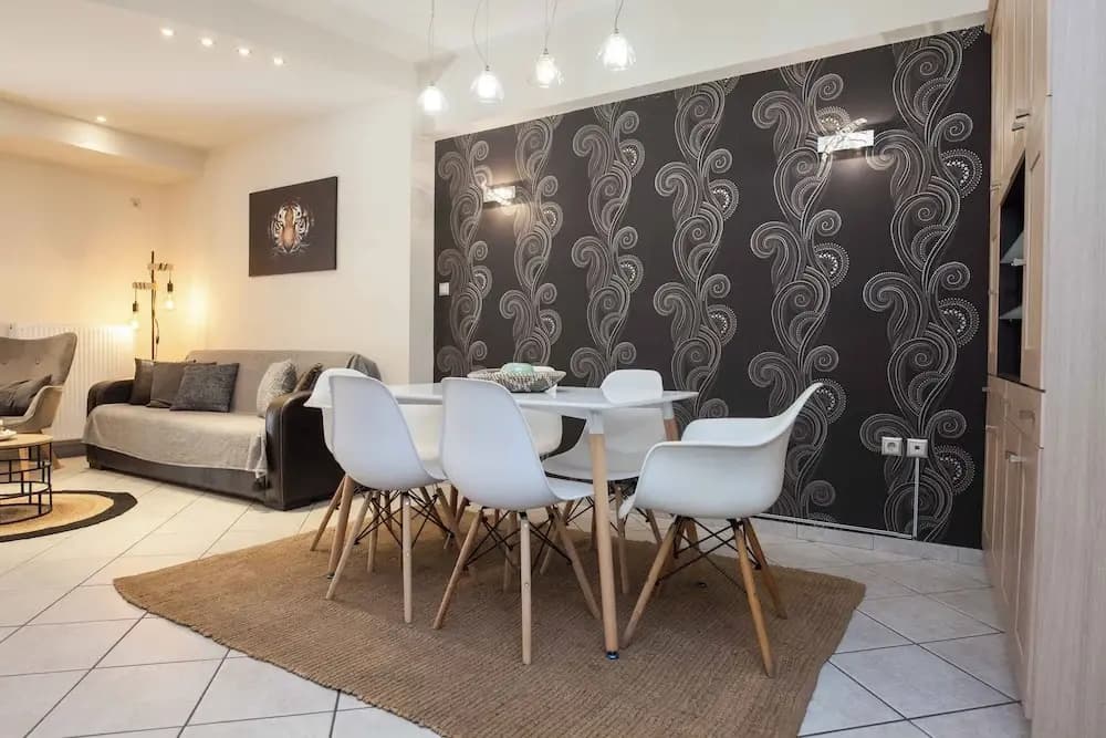 Elegant Spacious 2 Bd Apt in Petralona - photo 25