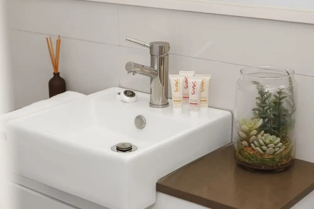 Elle Apartments by Ready Set Host - photo 6